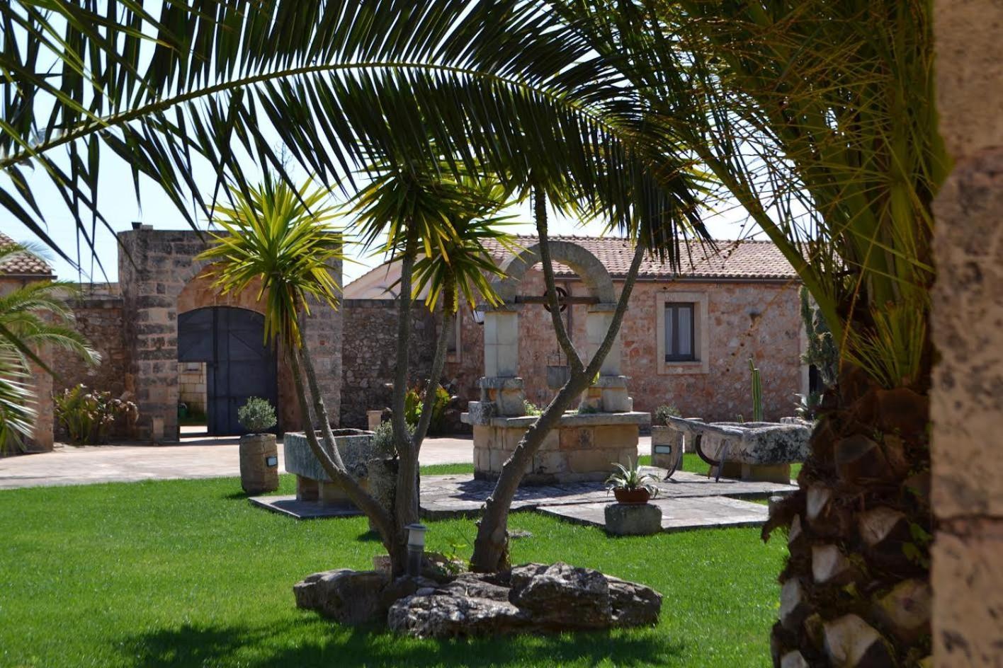 Tenuta Masseria & Spa Chicco Rizzo Sternatia Екстериор снимка